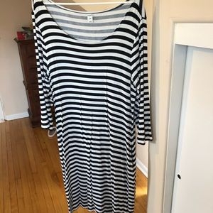 B/W Striped Dress w Pockets